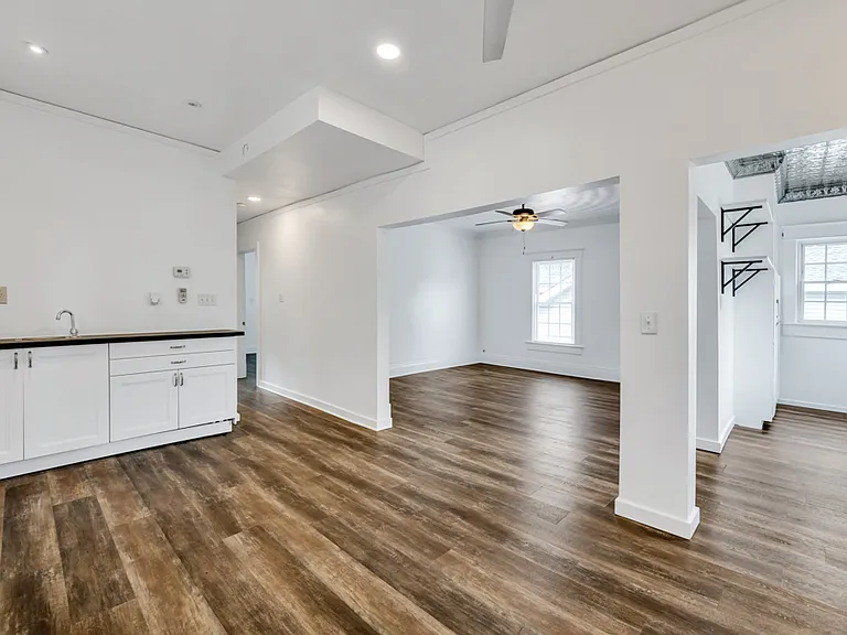 220 E Randall Ave — Photo 9