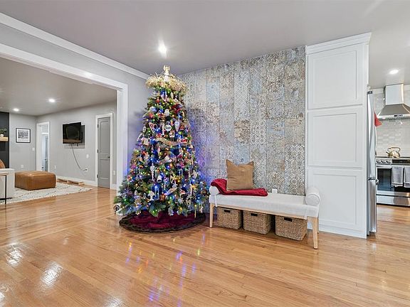 5th image of 902 Wilson St