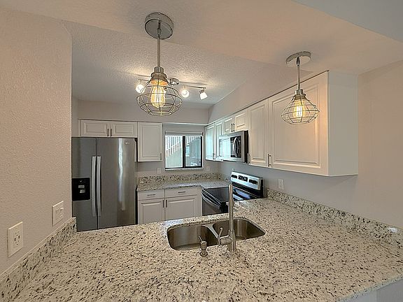 5th image of 157 Scottsdale Sq #157