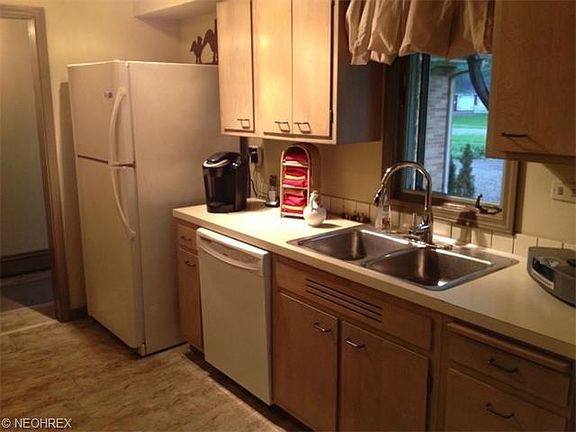 3rd image of 2550 Glenmore Dr