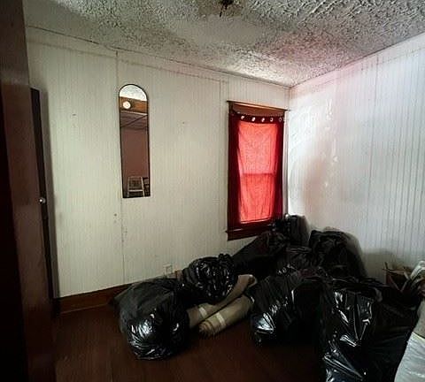 4th image of 109 Strauss St