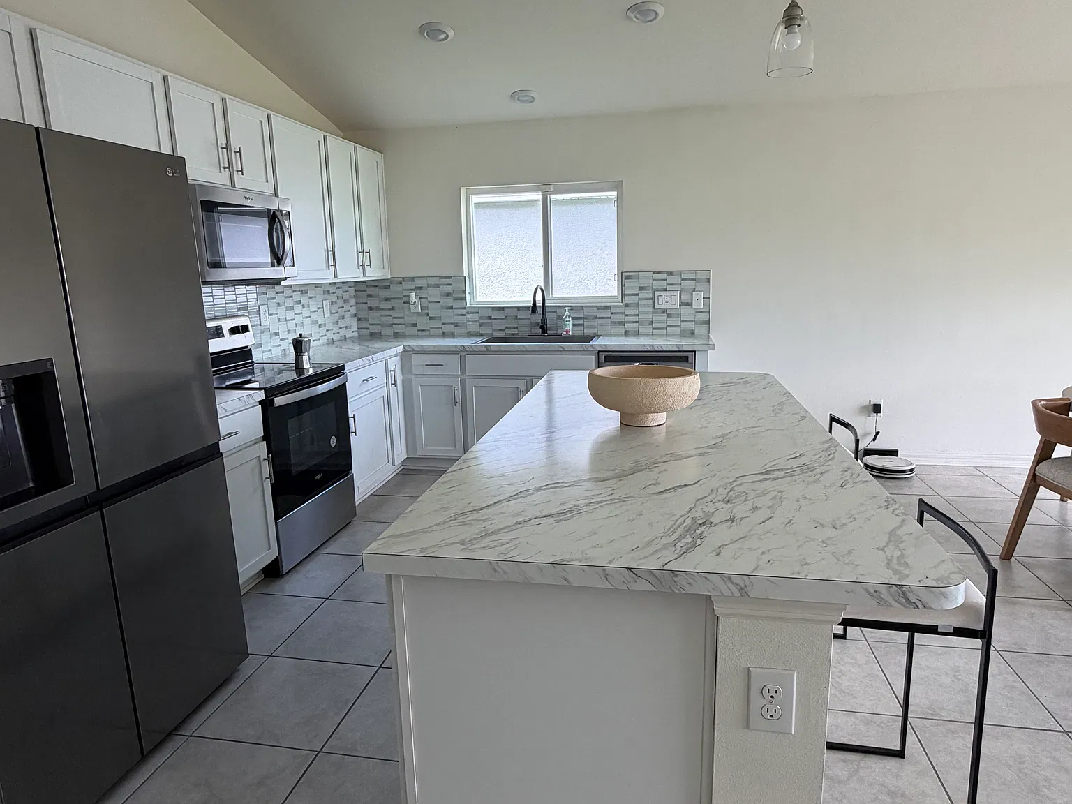 4 bed, 1707 sqft, $1,800 — Photo 2