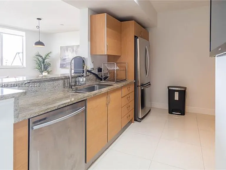 18800 NE 29th Ave #614 — Photo 9