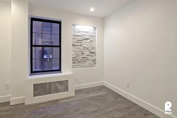 Rented by REZI | media 12