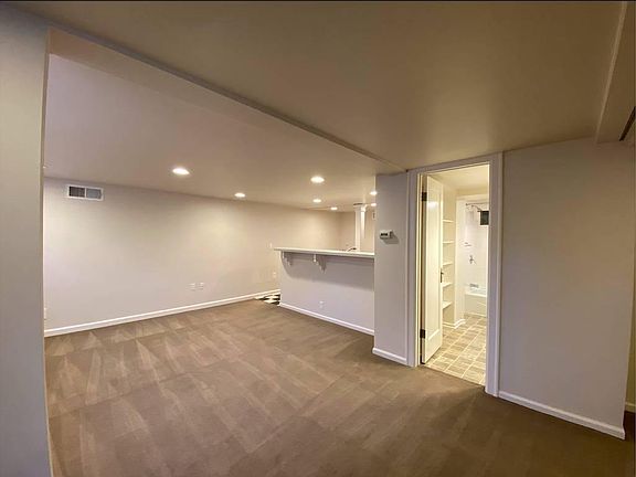 2nd image of 5511 25th Ave NE APT 5