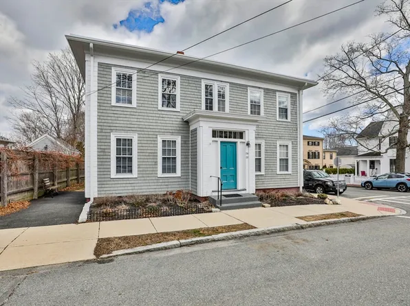 26 Munroe St #1, Newburyport, MA 01950