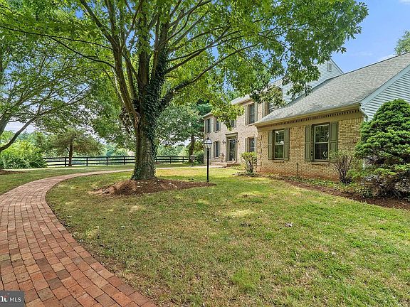 3rd image of 4484 Lynn Forest Dr