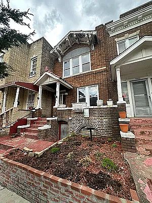 2nd image of 2221 Vanderveer Pl