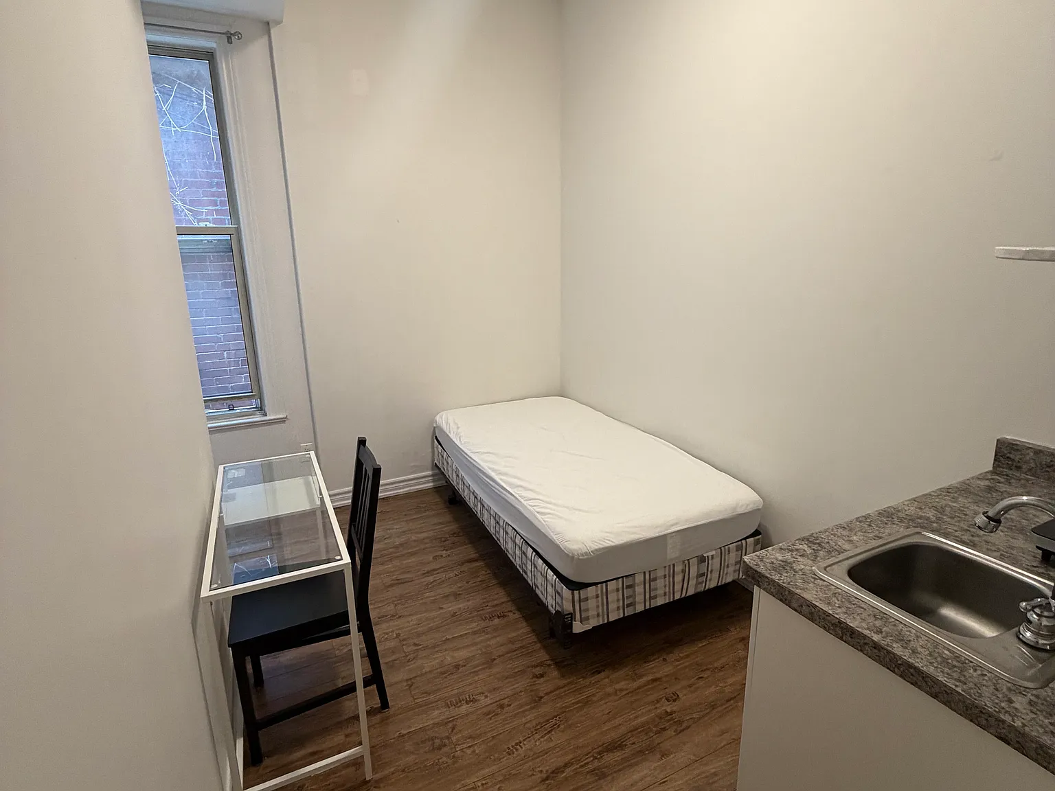 Studio, 200 sqft, $1,250 — Photo 2