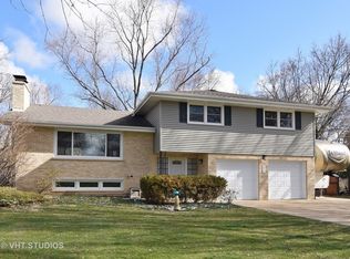 627 Forest View Dr, Geneva, IL 60134