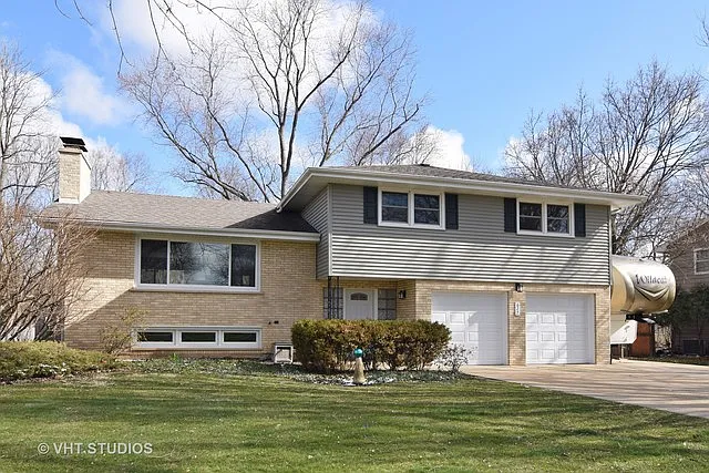 627 Forest View Dr photo 1