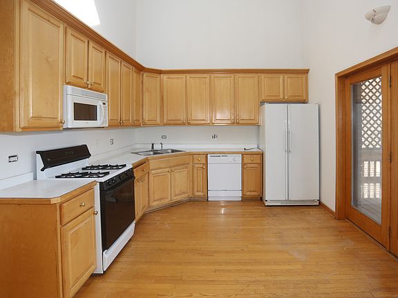 2nd image of 4103 N Kenmore Ave APT 3N