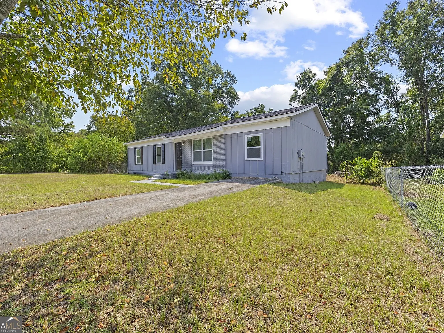 4 bed, 1.0 bath, 1000 sqft, $1,249 — Photo 2