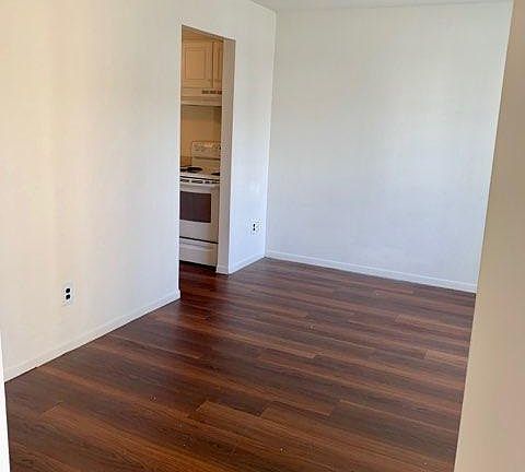 4th image of 3109 Crystal Ct