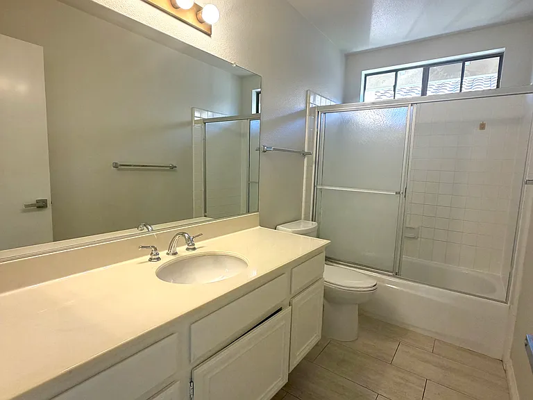 10725 Wallingford Rd — Photo 28