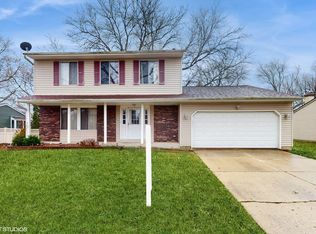 1145 Lafayette Dr, South Elgin, IL 60177