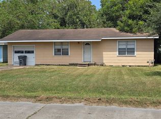 2611 1st St, Bay City, TX 77414