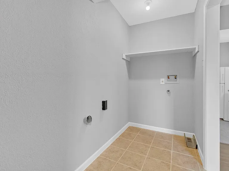 521 Spring Dr #3 — Photo 8