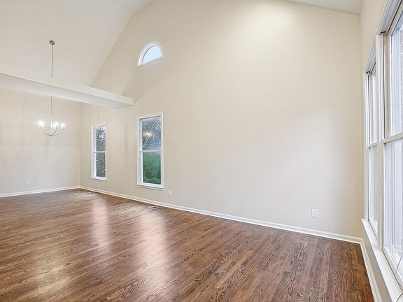 3rd image of 25 Porters Glen Pl