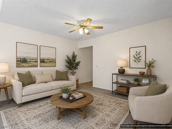 4th image of 33180 Glenwood Ct