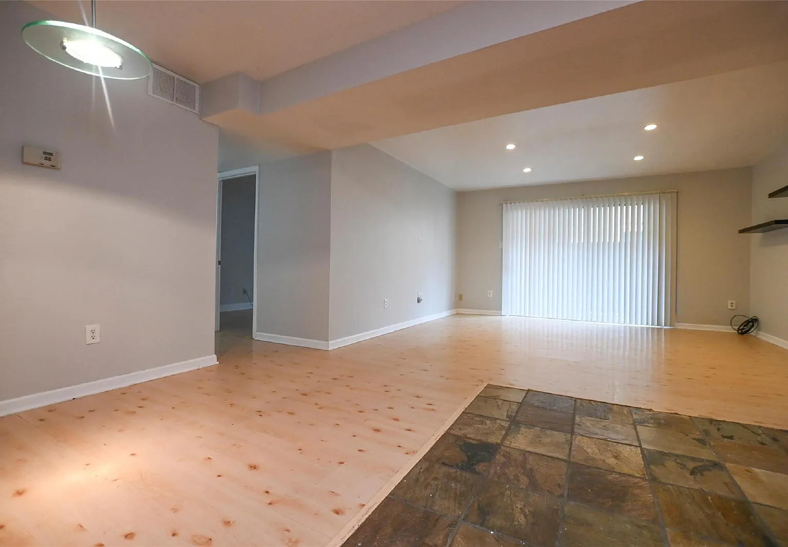 2 bed, 2.0 bath, 1092 sqft, $1,100 — Photo 1