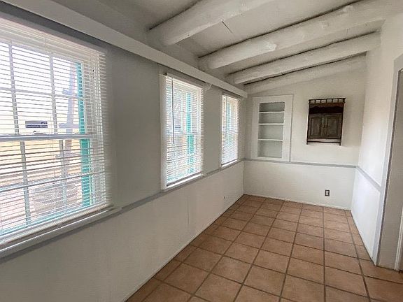 4th image of 115 Laguna Blvd NW