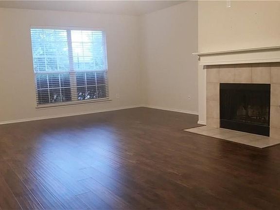4th image of 9824 Pierce Dr