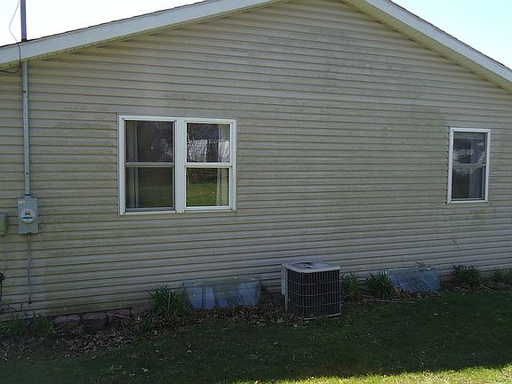 3rd image of 907 Carriage Ln