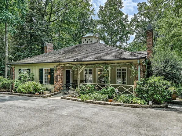 2100 Peppercorn Ln, Charlotte, NC 28205