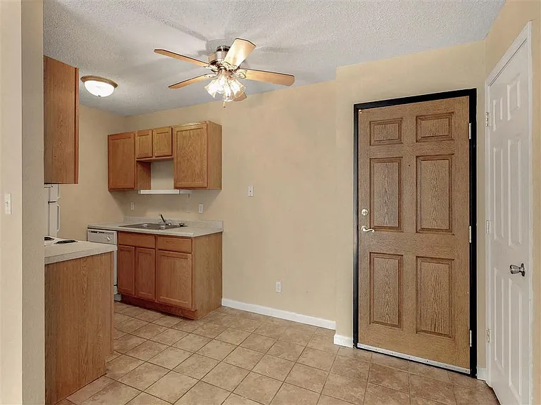 Oak Valley Apartments — Photo 42