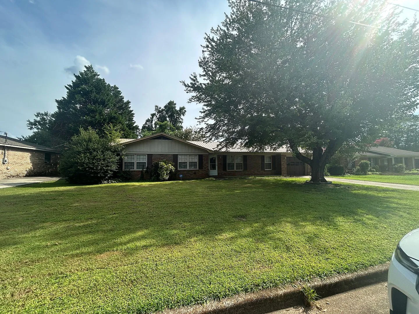 Spacious 3BR/2BA Near Tennessee River, Point Mallard Park & Golf Fenced Yard, Sunroom/Workshop & ... — Photo 4