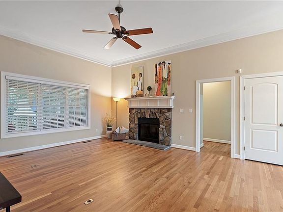 4th image of 111 Garden Valley Dr