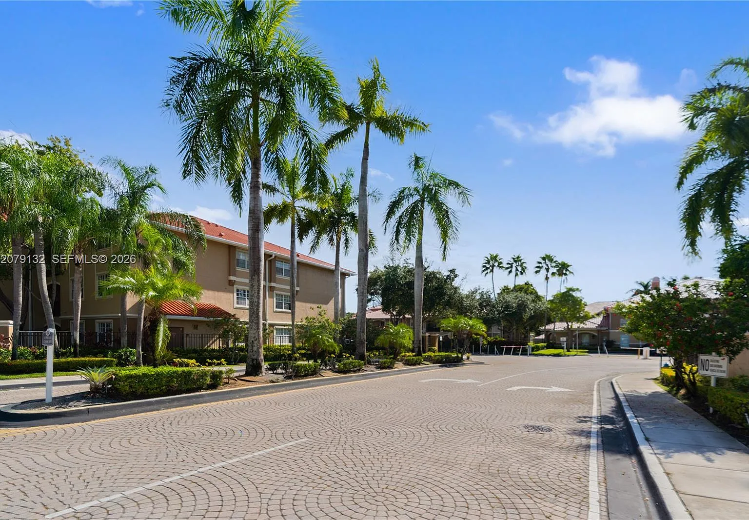 Marquesa Condo — Photo 2