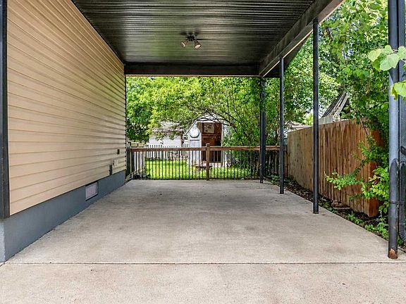 2nd image of 808 S 2nd Ave W