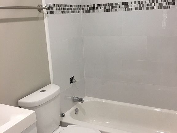 4th image of 1921 NE 51st St APT 7