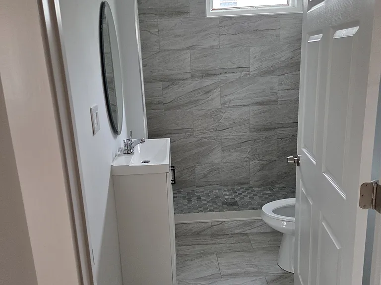 642 Moody St — Photo 21
