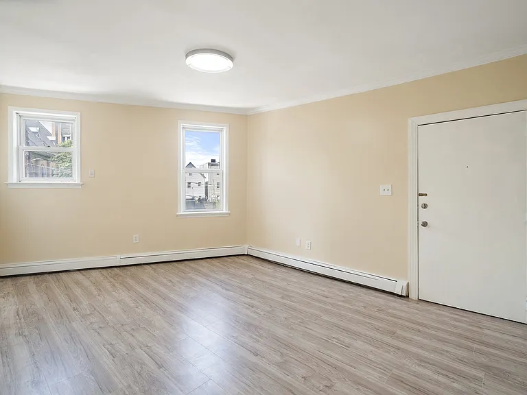 230-236 Trumbull St #B — Photo 6