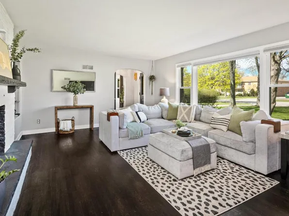 4468 North 100th STREET, Wauwatosa, WI 53225