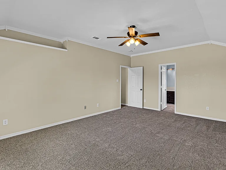 6906 Graham Dr — Photo 12