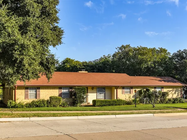 9700 Westpark Dr, Benbrook, TX 76126