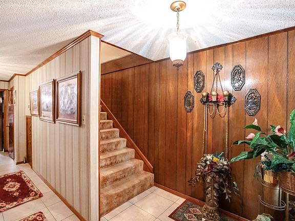 3rd image of 534 Vionett Ln