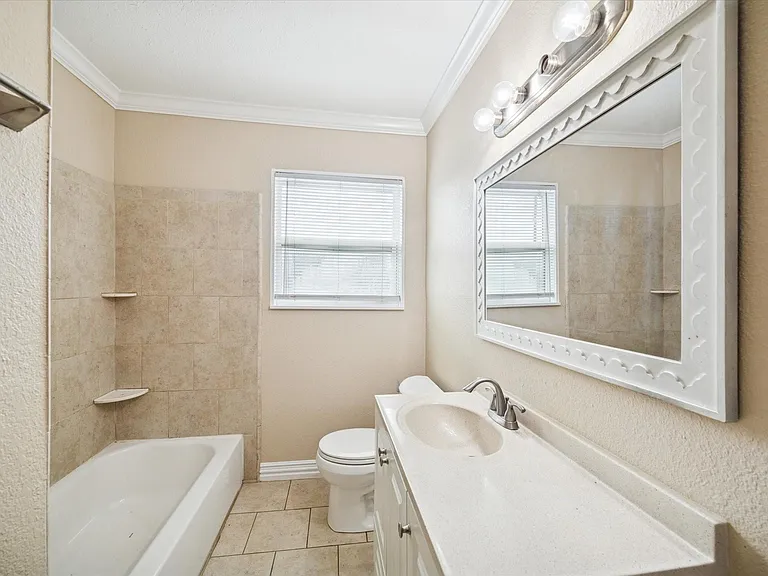 434 Meters St — Photo 7