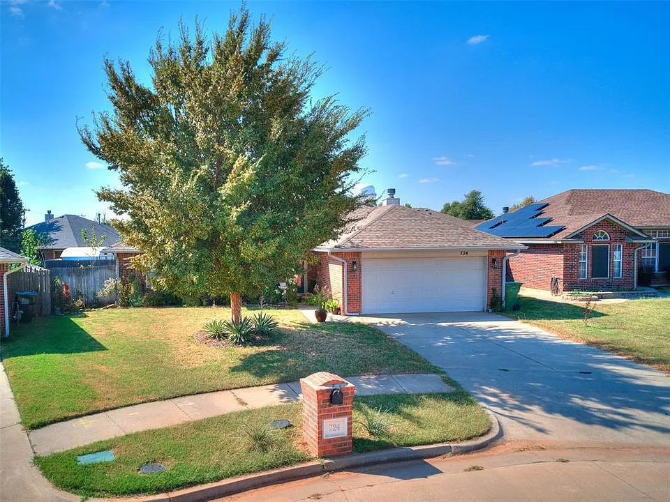 724 McConnell Dr