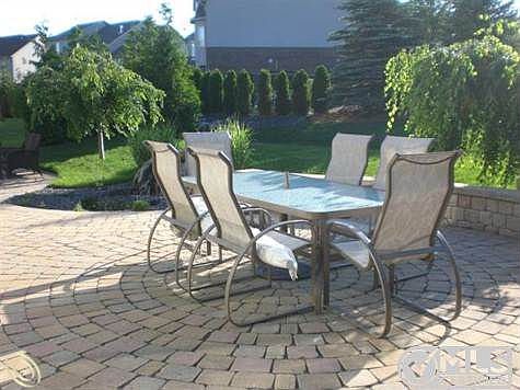 Beautiful Patio to Dine ElFresco