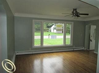 5th image of 15525 Deering St