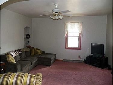 2nd image of 633 Shearer St
