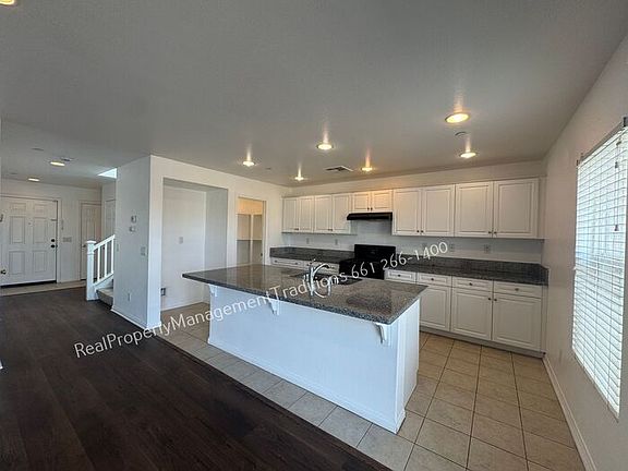 4th image of 2817 Goldenrain St