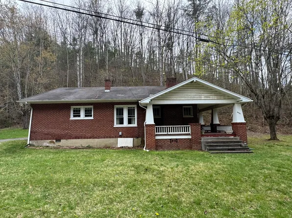 6731 Circle Creek Dr, Boones Mill, VA 24065