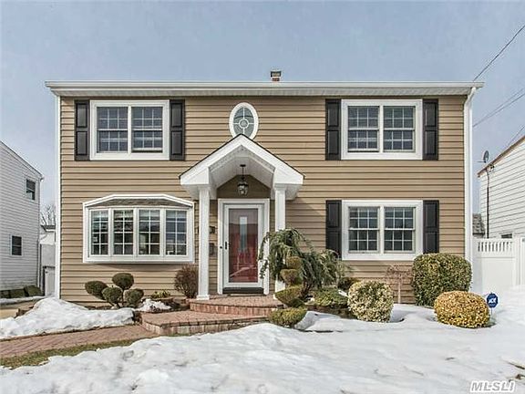 3rd image of 2766 Beach Dr