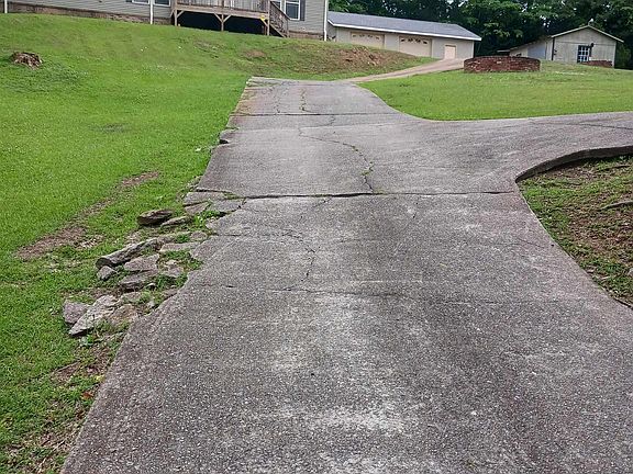 2nd image of 926 Tower Dr